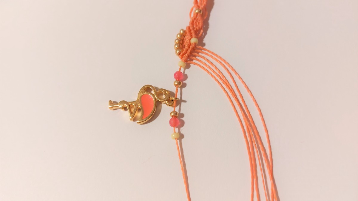 Bracciale estivo in micro-macramè : Tappa 15 Bracciale estivo in micro-macramè : Tappa 15