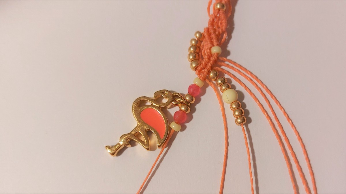 Bracciale estivo in micro-macramè : Tappa 16 Bracciale estivo in micro-macramè : Tappa 16