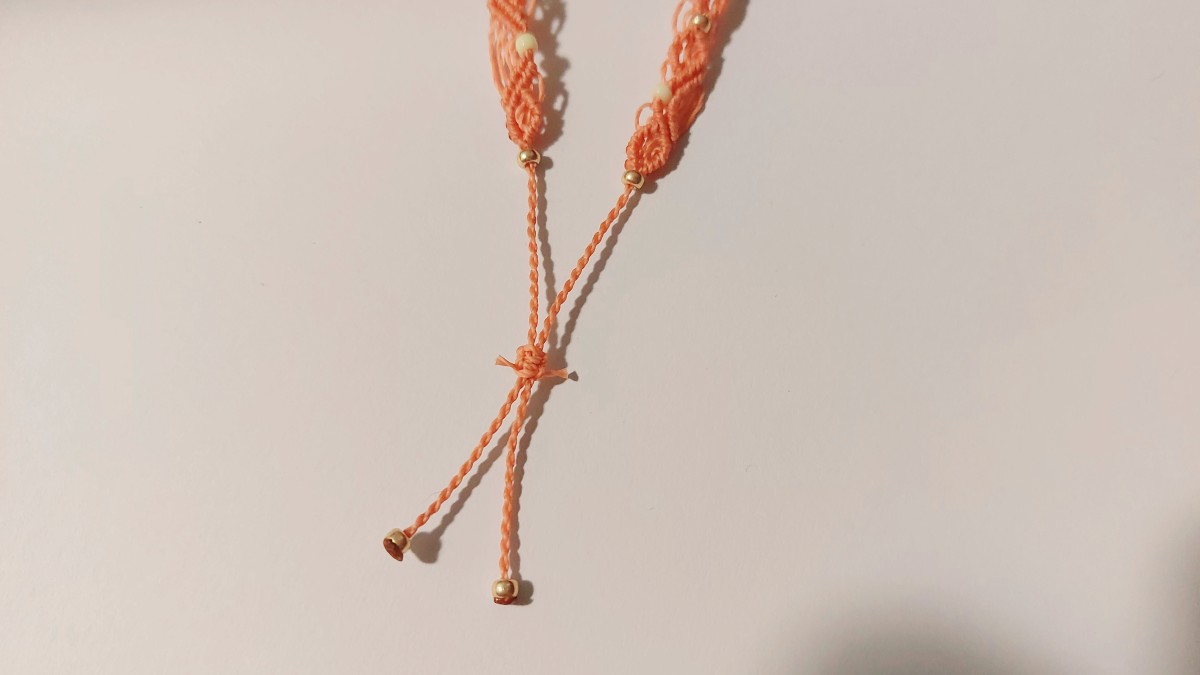 Bracciale estivo in micro-macramè : Tappa 27 Bracciale estivo in micro-macramè : Tappa 27