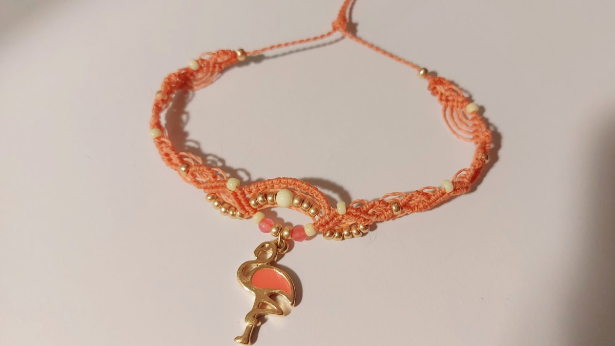 Bracciale estivo in micro-macramè : Tappa 28 Bracciale estivo in micro-macramè : Tappa 28