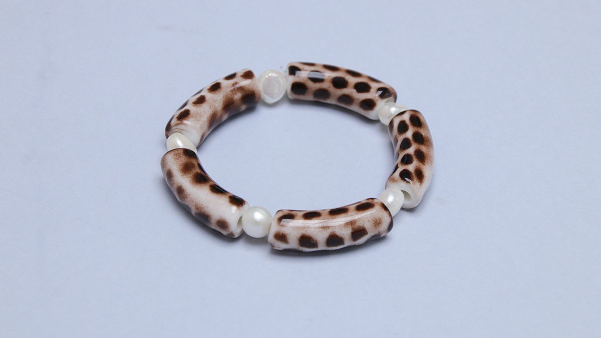 Braccialetti elastici con perline tubolari fantasia : Tappa 3 Braccialetti elastici con perline tubolari fantasia : Tappa 3