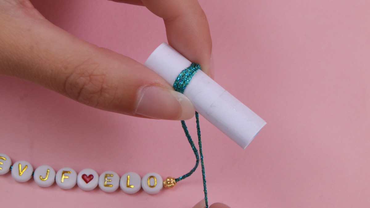 Braccialetti per addio al nubilato con filo metallizzato e perline con lettere : Tappa 2 Braccialetti per addio al nubilato con filo metallizzato e perline con lettere : Tappa 2