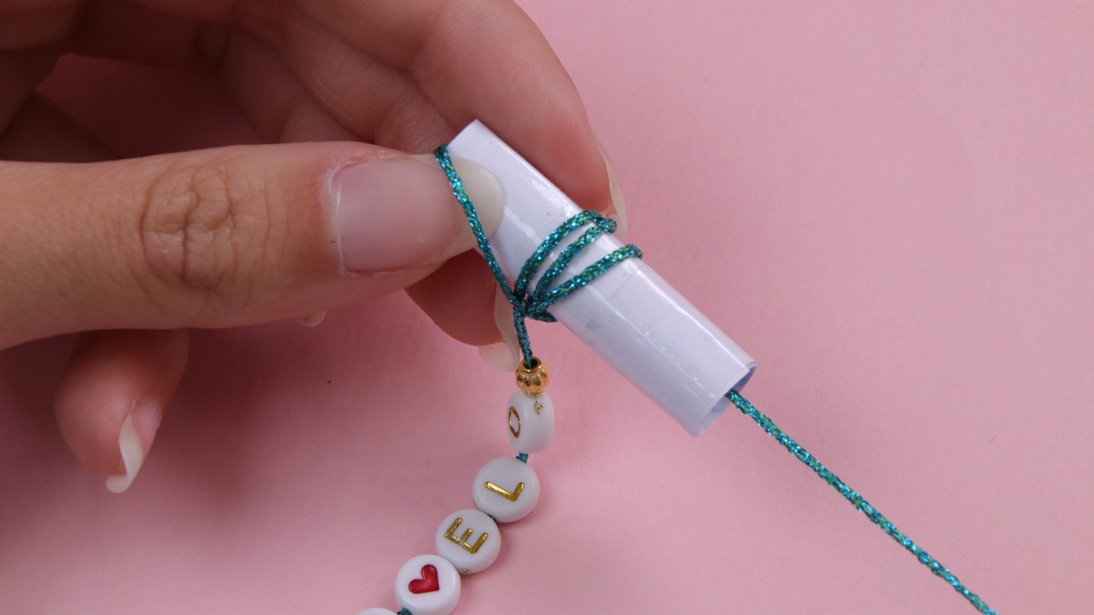 Braccialetti per addio al nubilato con filo metallizzato e perline con lettere : Tappa 3 Braccialetti per addio al nubilato con filo metallizzato e perline con lettere : Tappa 3