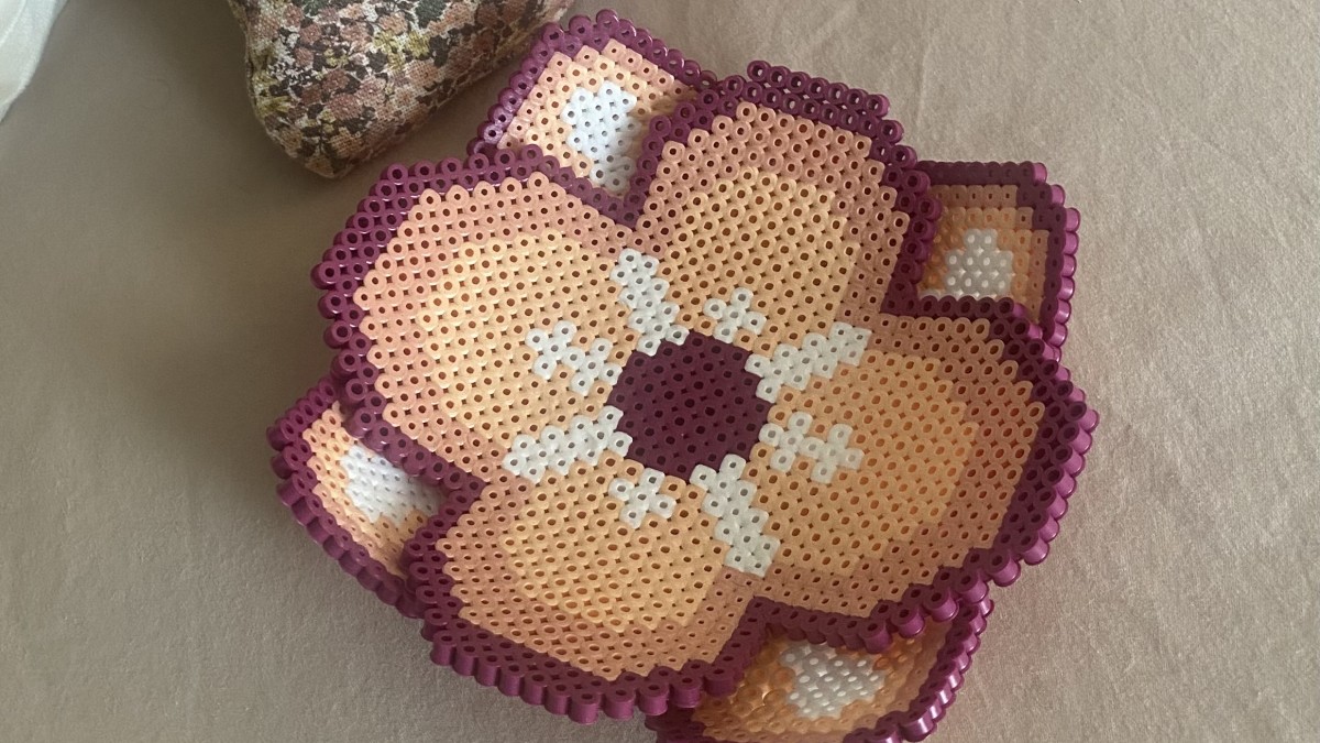 Piatto di gioielli in perle HAMA : Tappa 10 Piatto di gioielli in perle HAMA : Tappa 10