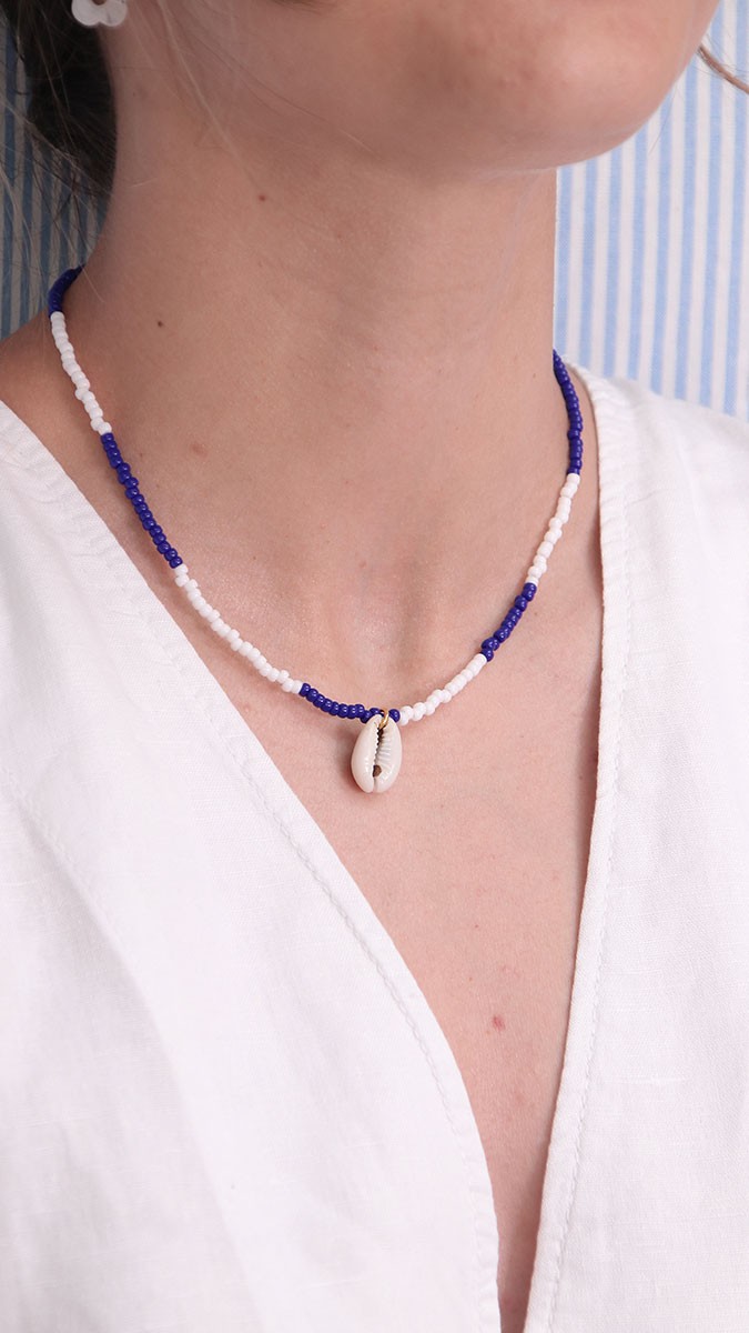 Schema Collana di perline e conchiglia di cowrie Schema Collana di perline e conchiglia di cowrie