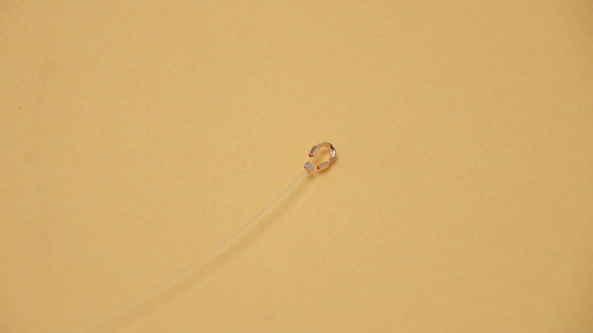 Collana di perline e conchiglia di cowrie : Tappa 1 Collana di perline e conchiglia di cowrie : Tappa 1