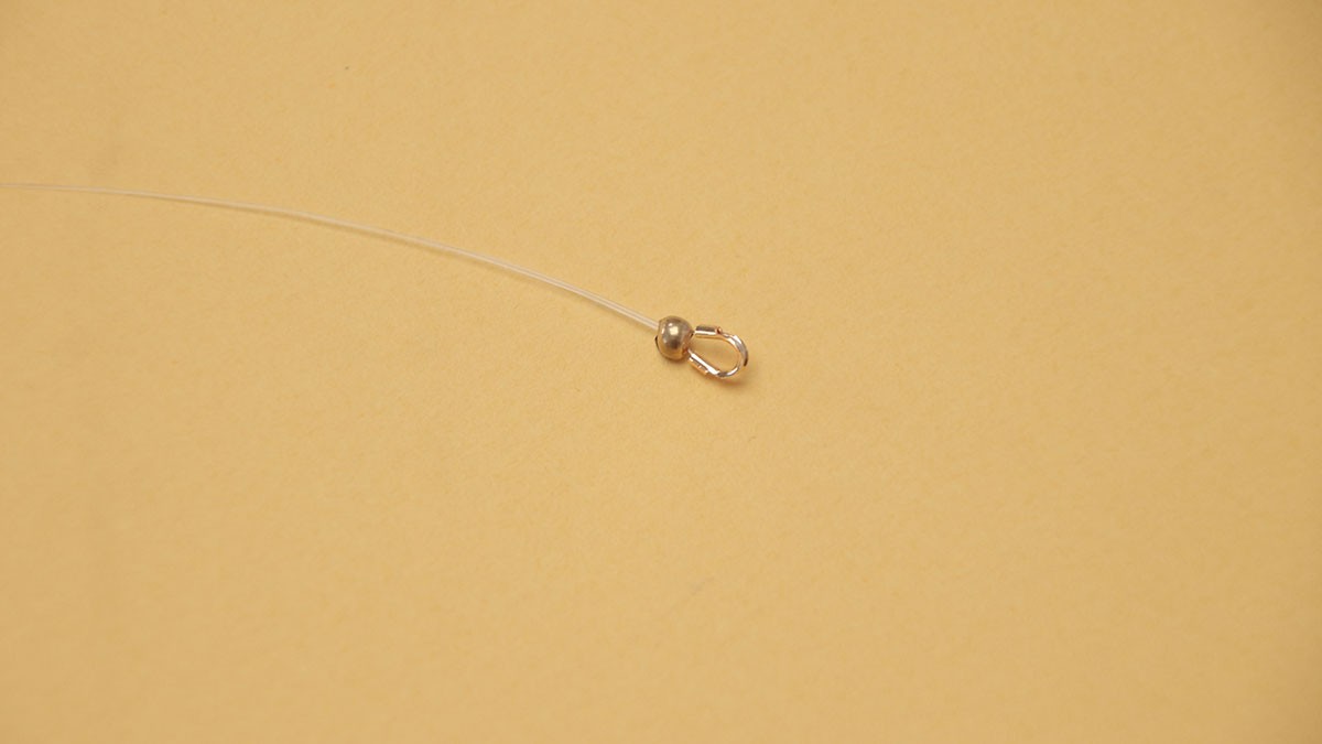 Collana di perline e conchiglia di cowrie : Tappa 2 Collana di perline e conchiglia di cowrie : Tappa 2