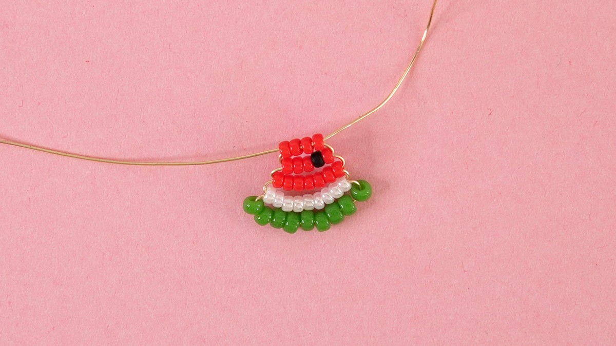 Collana di perle con ciondoli a forma di anguria : Tappa 6 Collana di perle con ciondoli a forma di anguria : Tappa 6