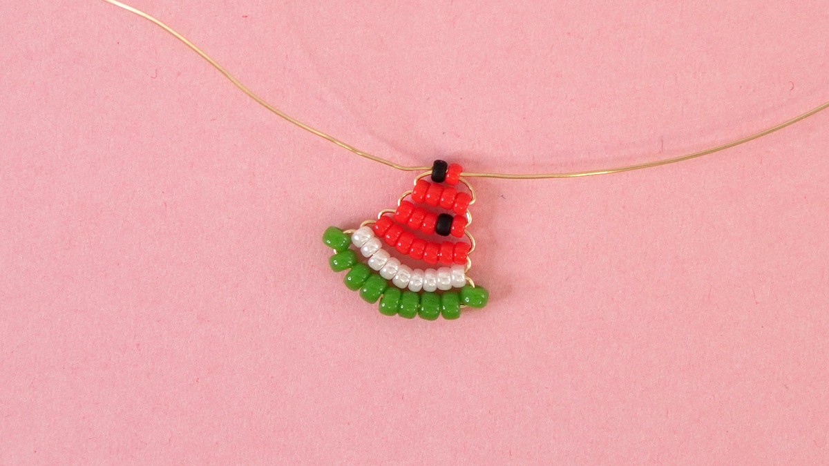 Collana di perle con ciondoli a forma di anguria : Tappa 7 Collana di perle con ciondoli a forma di anguria : Tappa 7