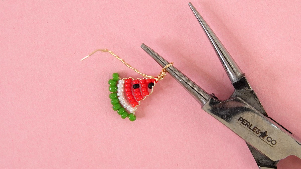 Collana di perle con ciondoli a forma di anguria : Tappa 11 Collana di perle con ciondoli a forma di anguria : Tappa 11