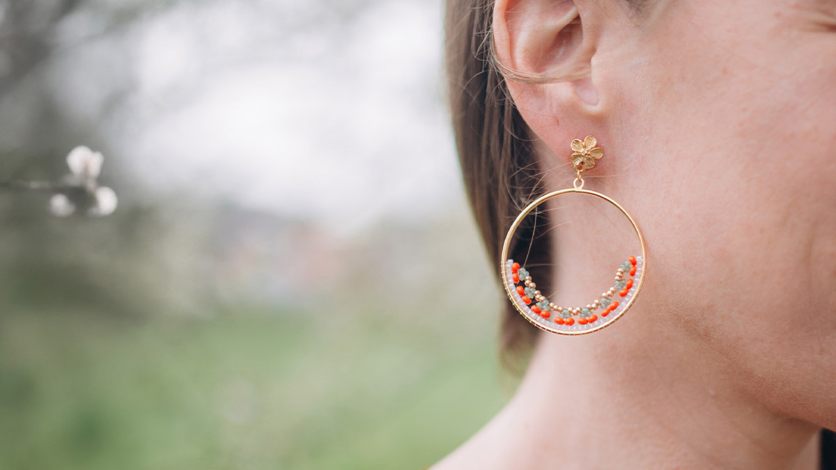 Schema Orecchini a cerchio con perle di semi Miyuki intrecciate di ciliegio Schema Orecchini a cerchio con perle di semi Miyuki intrecciate di ciliegio