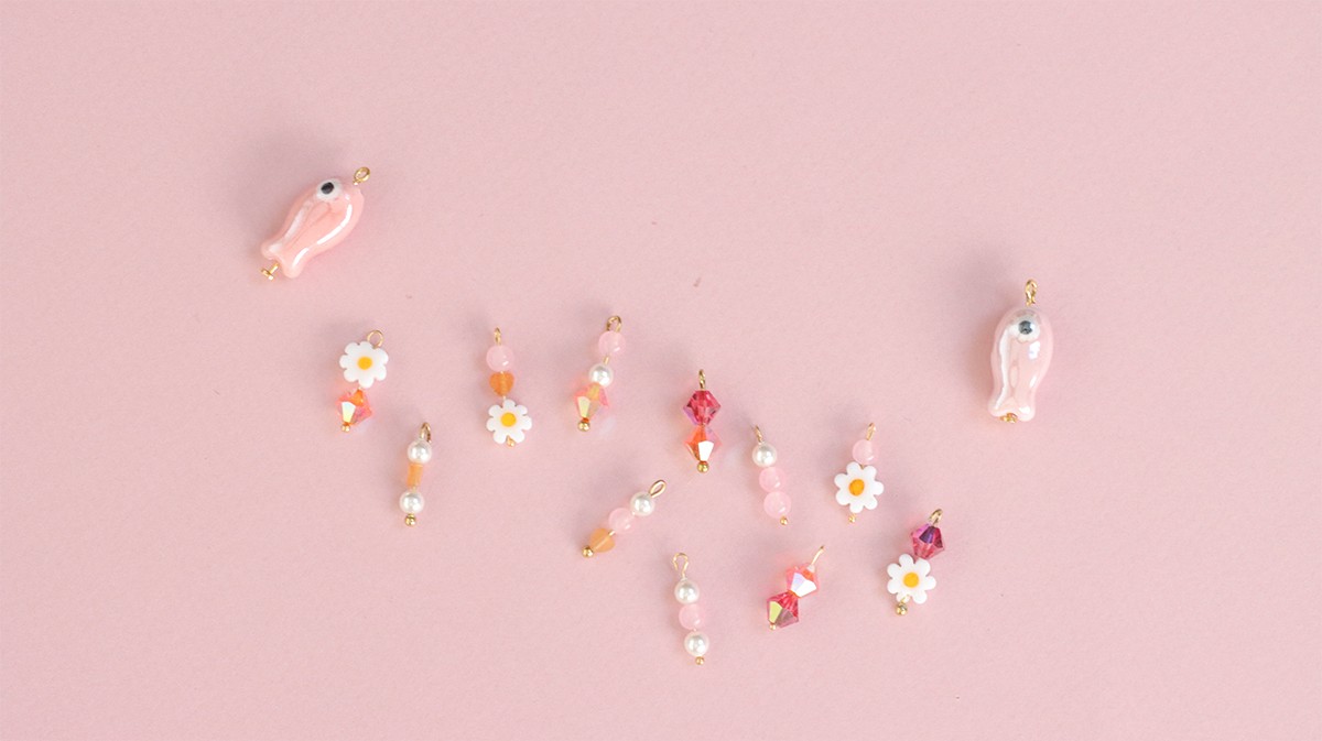 Collana estiva in cordoncino con ciondoli : Tappa 2 Collana estiva in cordoncino con ciondoli : Tappa 2