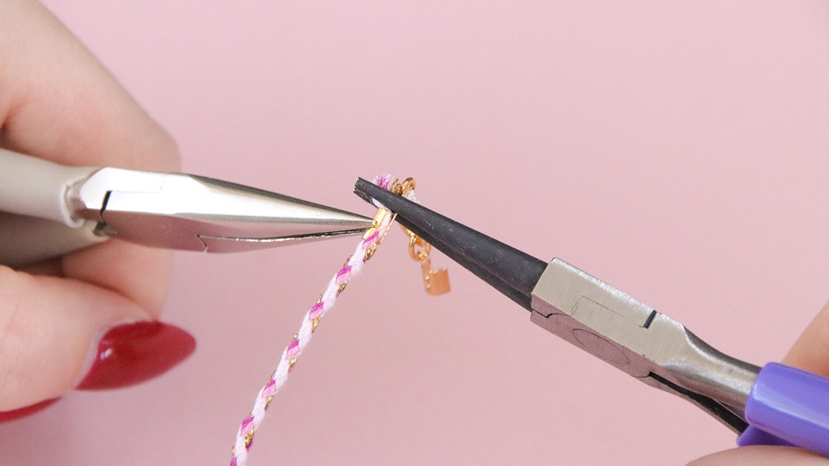 Collana estiva in cordoncino con ciondoli : Tappa 3 Collana estiva in cordoncino con ciondoli : Tappa 3