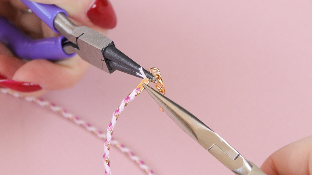 Collana estiva in cordoncino con ciondoli : Tappa 4 Collana estiva in cordoncino con ciondoli : Tappa 4