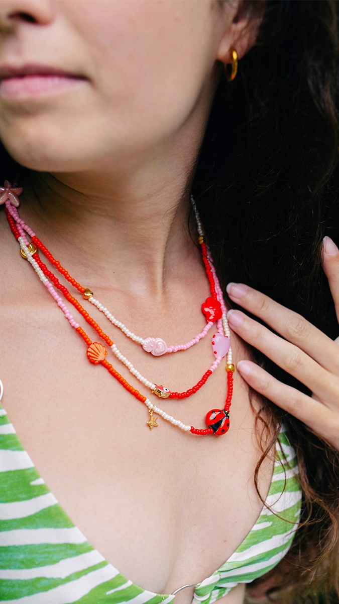 Schema Collane a più file rosa, rosse e arancioni con ciondoli Schema Collane a più file rosa, rosse e arancioni con ciondoli