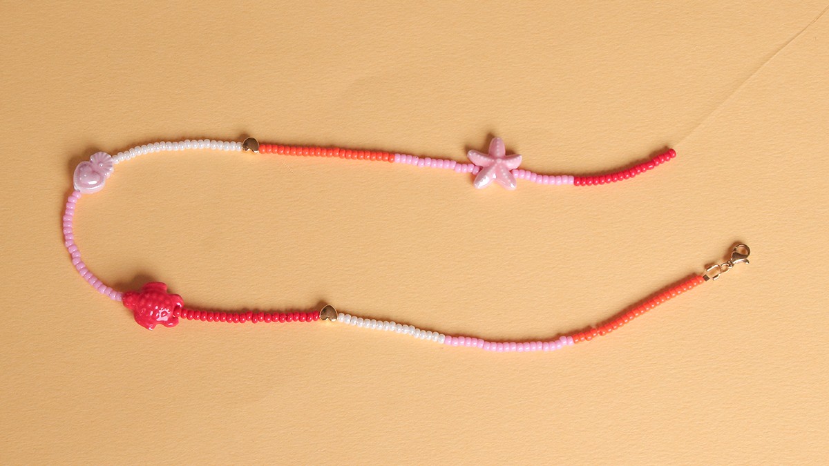 Collane a più file rosa, rosse e arancioni con ciondoli : Tappa 2 Collane a più file rosa, rosse e arancioni con ciondoli : Tappa 2