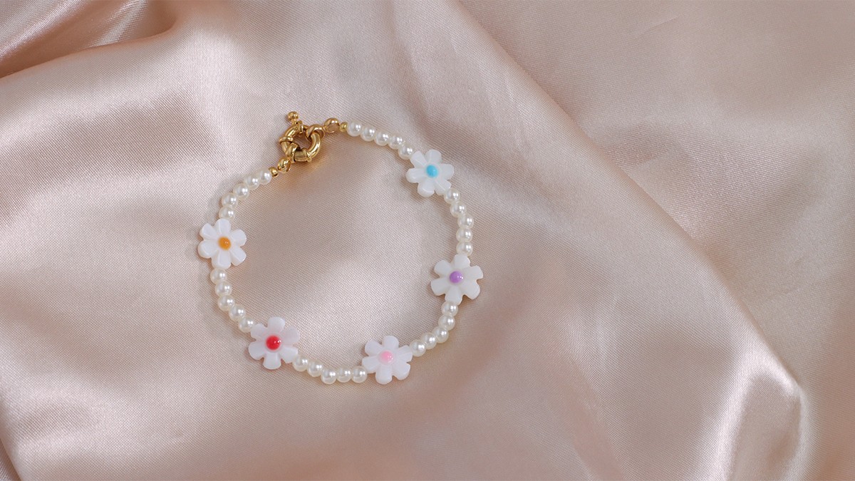 Bracciale di margherite e perle d'acqua dolce Bracciale di margherite e perle d'acqua dolce