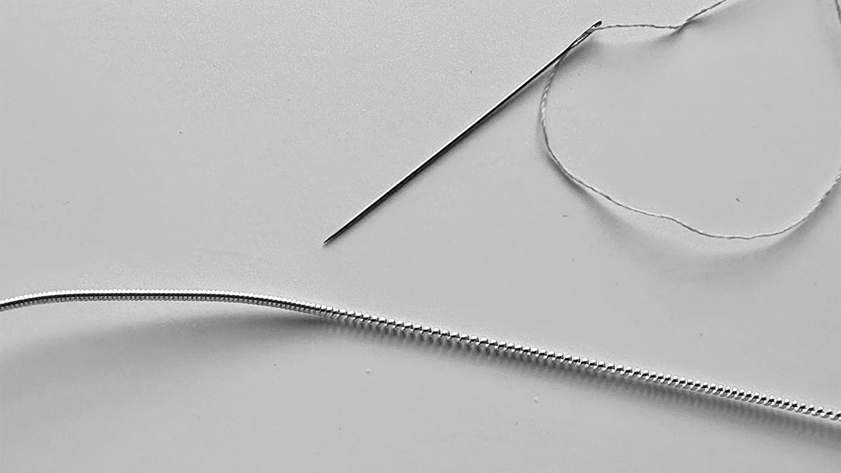 Spilla gioiello Misty Moon con Cannetille e filo di Kreinik : Tappa 2 Spilla gioiello Misty Moon con Cannetille e filo di Kreinik : Tappa 2