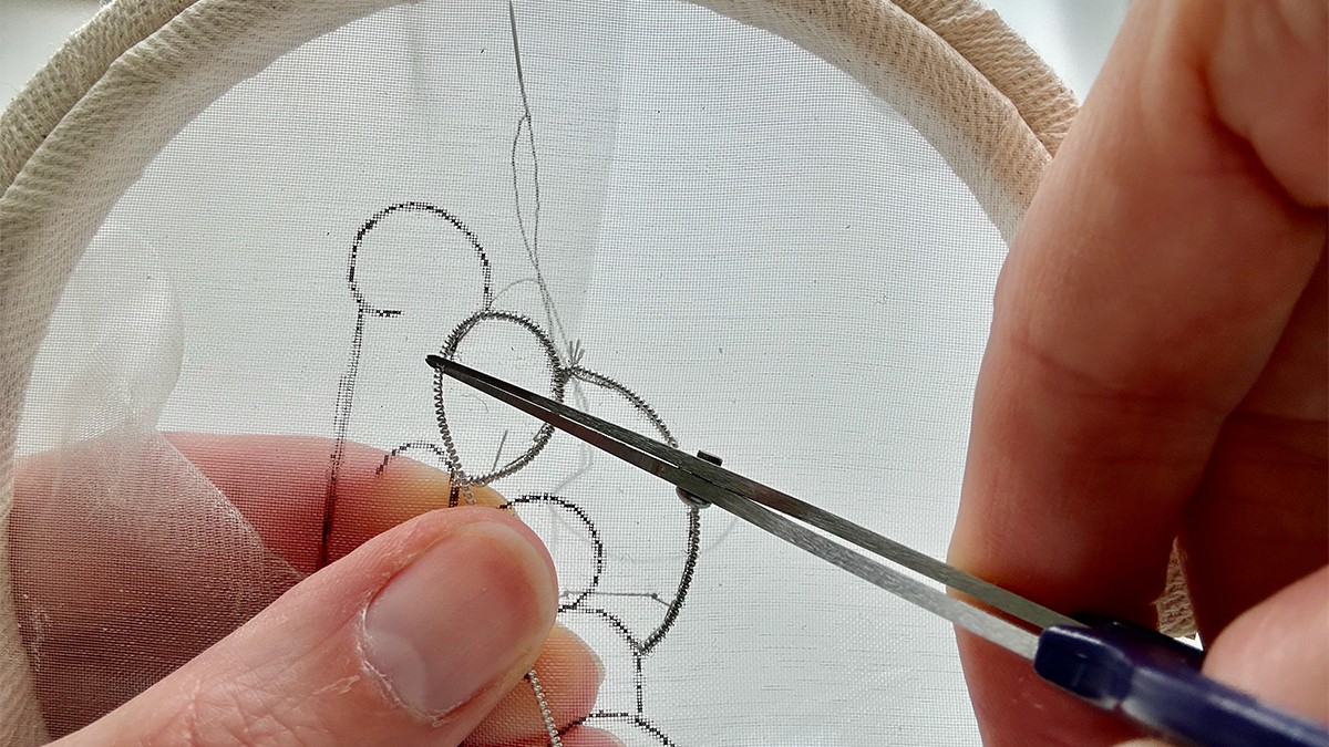 Spilla gioiello Misty Moon con Cannetille e filo di Kreinik : Tappa 4 Spilla gioiello Misty Moon con Cannetille e filo di Kreinik : Tappa 4