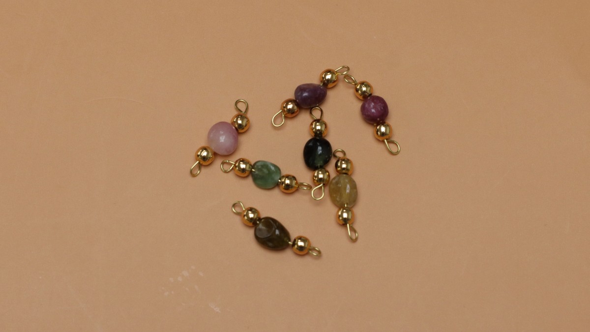 Collane con pietre naturali e charm a forma di lettera : Tappa 5 Collane con pietre naturali e charm a forma di lettera : Tappa 5