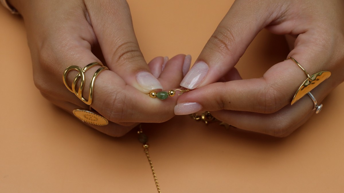 Collane con pietre naturali e charm a forma di lettera : Tappa 7 Collane con pietre naturali e charm a forma di lettera : Tappa 7