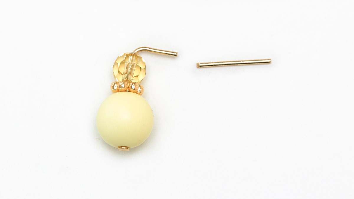 Orecchini di cristallo e perle colorate : Tappa 1 Orecchini di cristallo e perle colorate : Tappa 1