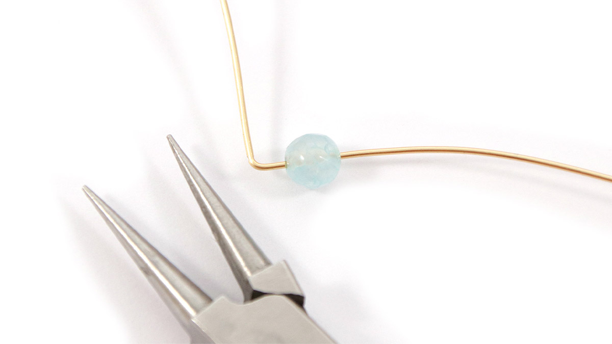 Anello in filo metallico con acquamarina : Tappa 1 Anello in filo metallico con acquamarina : Tappa 1