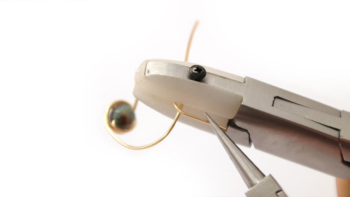 Anello in filo metallico con acquamarina : Tappa 6 Anello in filo metallico con acquamarina : Tappa 6