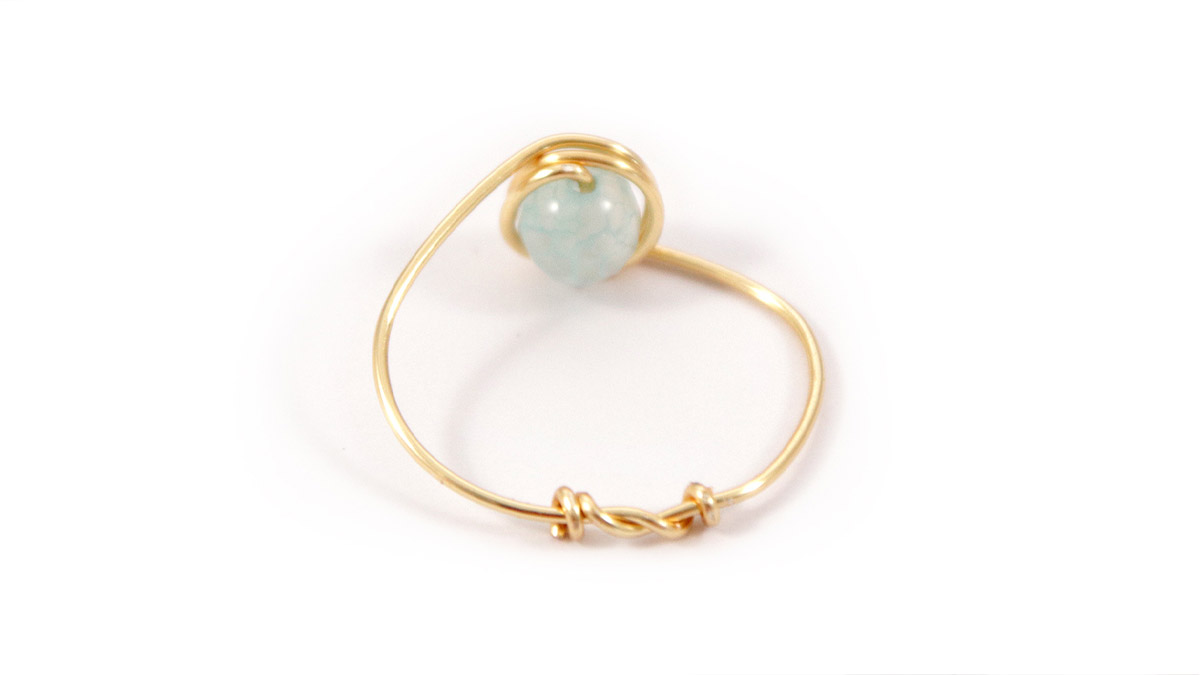 Anello in filo metallico con acquamarina : Tappa 7 Anello in filo metallico con acquamarina : Tappa 7