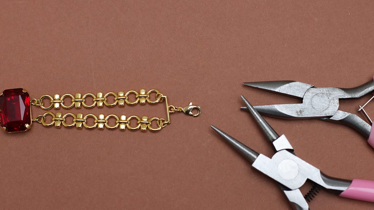 Bracciale vintage a doppia maglia con cristalli Aurora incastonati : Tappa 11 Bracciale vintage a doppia maglia con cristalli Aurora incastonati : Tappa 11