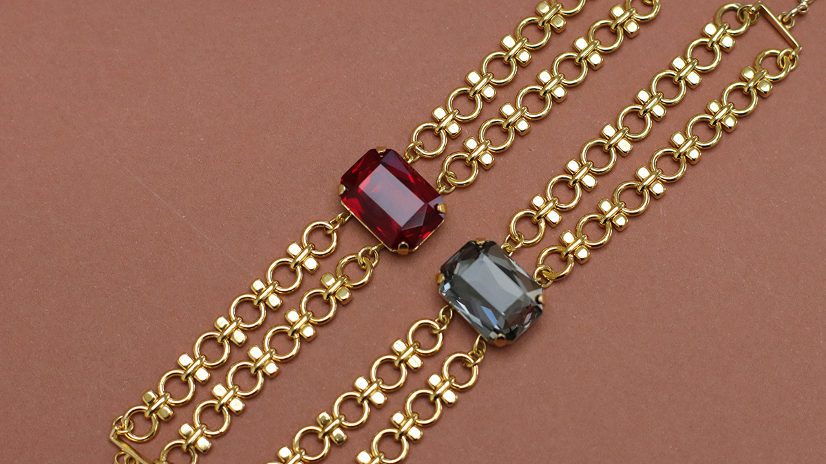 Bracciale vintage a doppia maglia con cristalli Aurora incastonati : Tappa 12 Bracciale vintage a doppia maglia con cristalli Aurora incastonati : Tappa 12