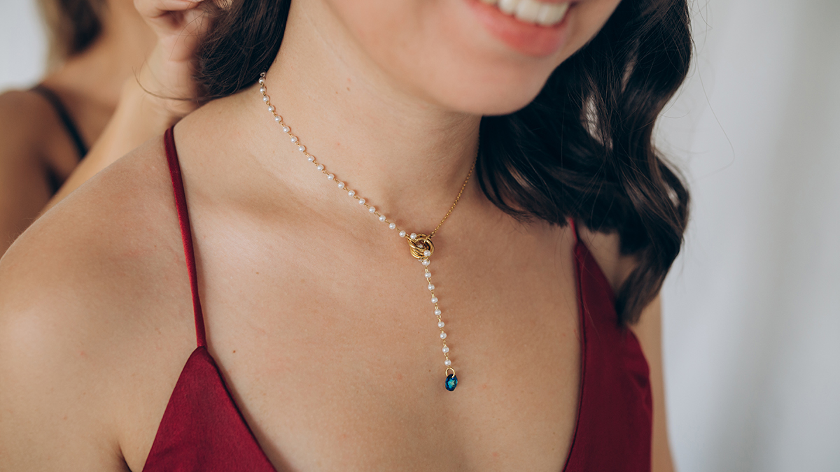 Collier en Y avec perles nacrées et cristal Collier en Y avec perles nacrées et cristal