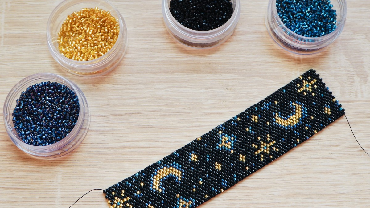 Braccialetto peyote dispari con suggerimenti per la tessitura Perles & Co : Tappa 1 Braccialetto peyote dispari con suggerimenti per la tessitura Perles & Co : Tappa 1