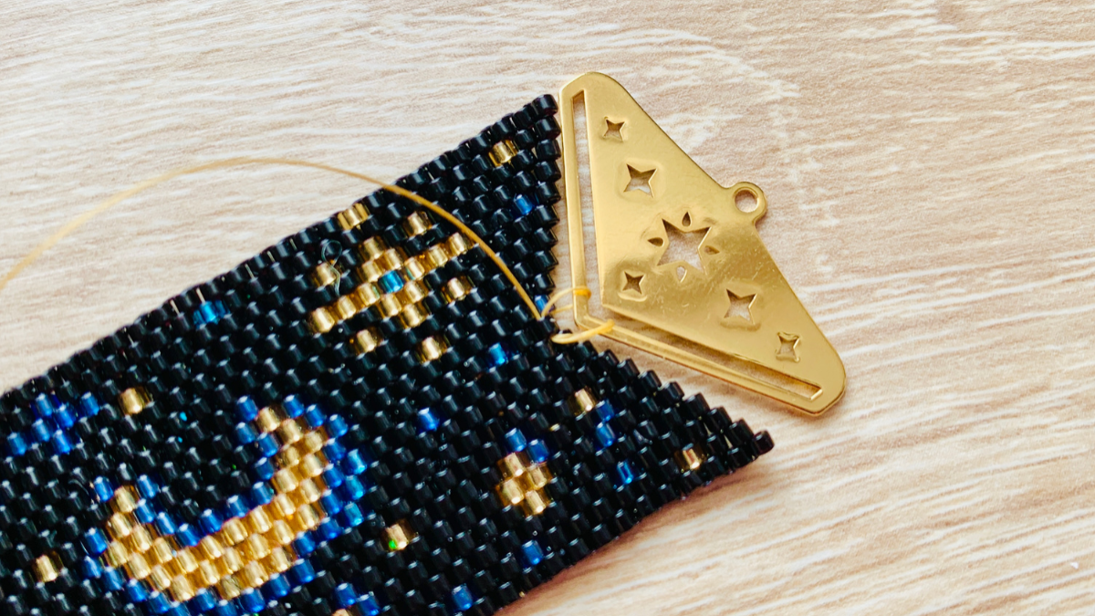 Braccialetto peyote dispari con suggerimenti per la tessitura Perles & Co : Tappa 4 Braccialetto peyote dispari con suggerimenti per la tessitura Perles & Co : Tappa 4