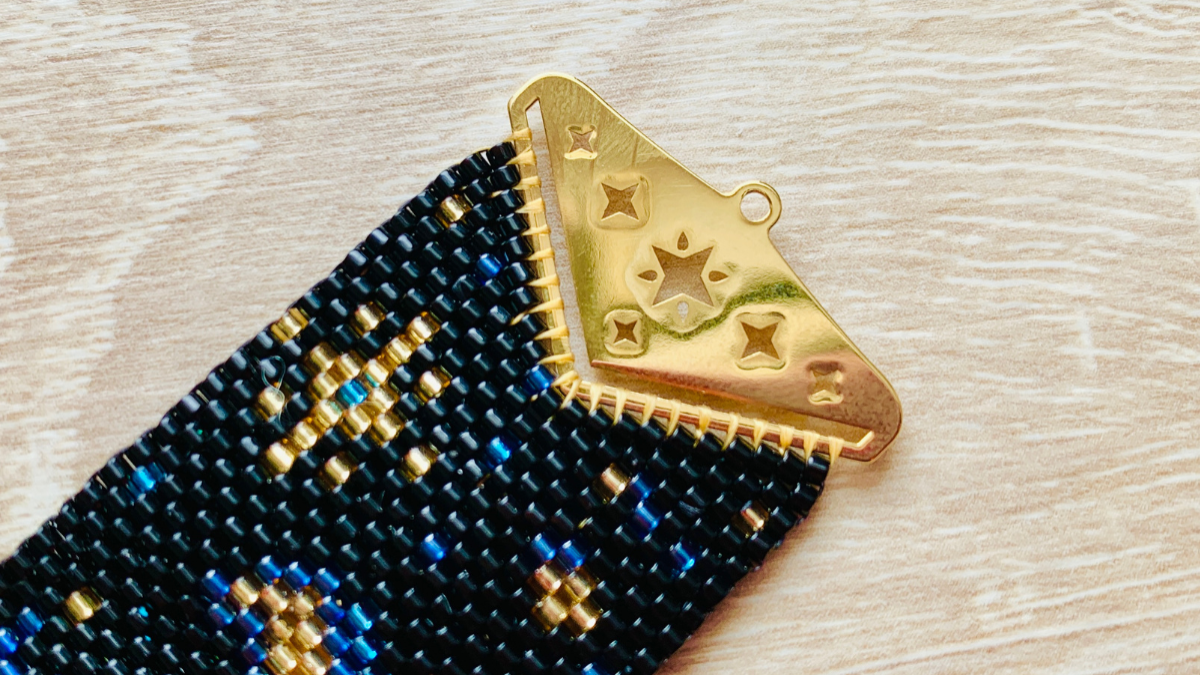 Braccialetto peyote dispari con suggerimenti per la tessitura Perles & Co : Tappa 6 Braccialetto peyote dispari con suggerimenti per la tessitura Perles & Co : Tappa 6