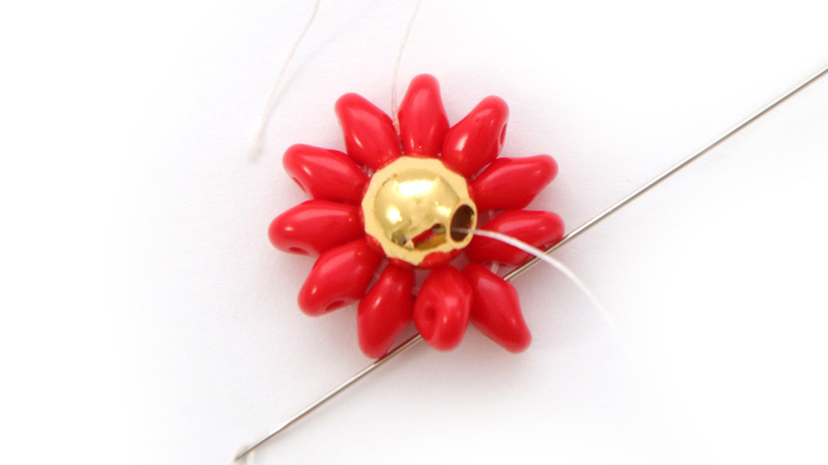 Pennarello di vetro con perline SuperDuo a forma di fiore natalizio fai da te : Tappa 2 Pennarello di vetro con perline SuperDuo a forma di fiore natalizio fai da te : Tappa 2