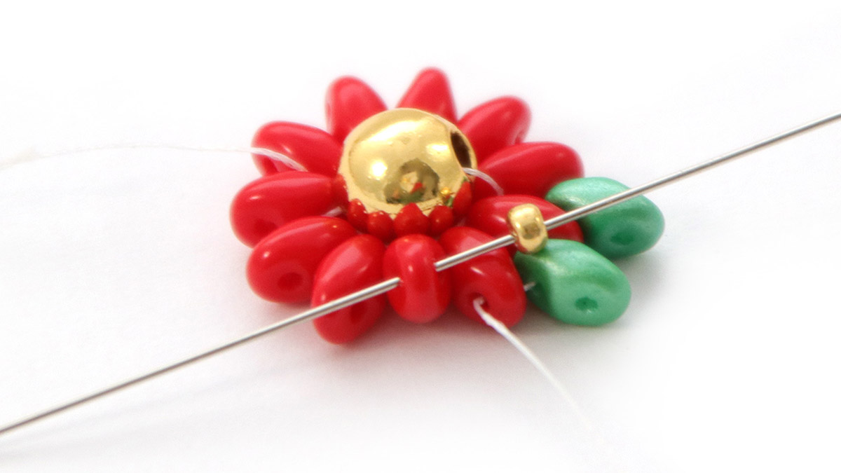 Pennarello di vetro con perline SuperDuo a forma di fiore natalizio fai da te : Tappa 5 Pennarello di vetro con perline SuperDuo a forma di fiore natalizio fai da te : Tappa 5