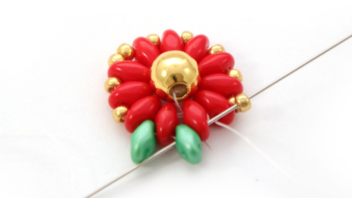 Pennarello di vetro con perline SuperDuo a forma di fiore natalizio fai da te : Tappa 6 Pennarello di vetro con perline SuperDuo a forma di fiore natalizio fai da te : Tappa 6