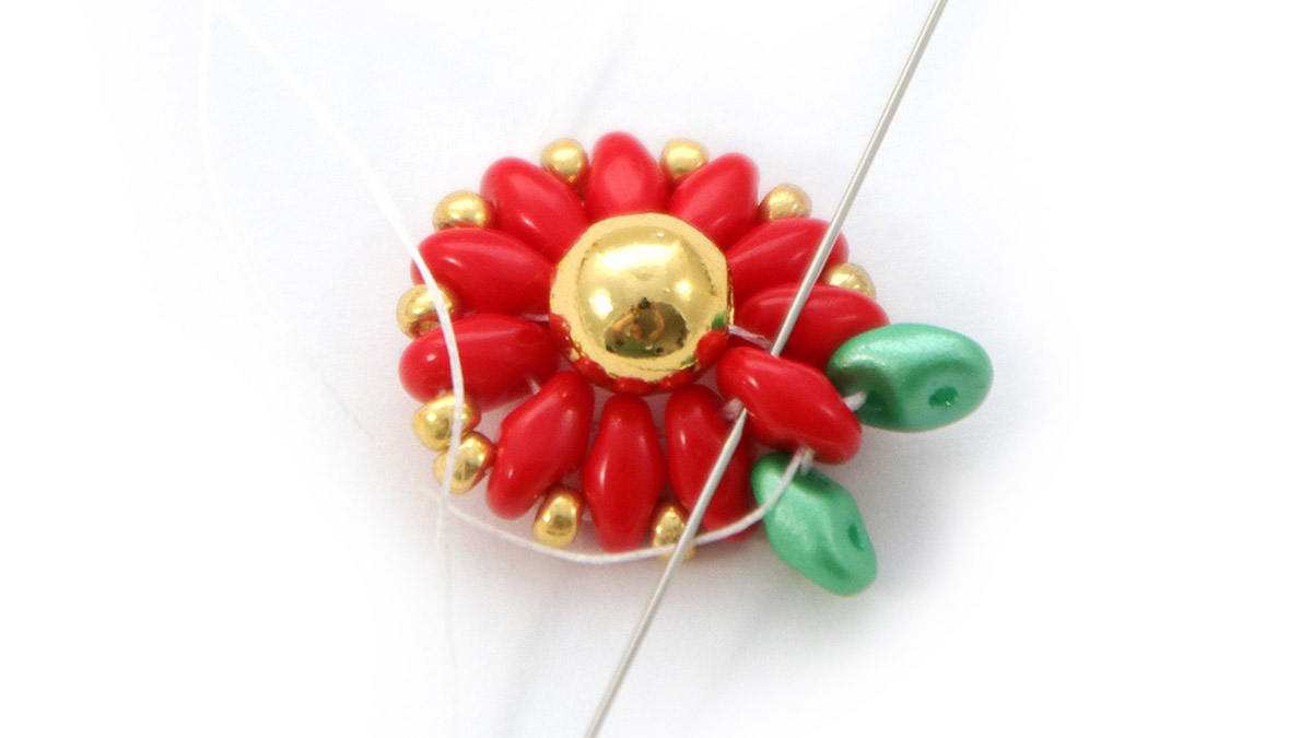 Pennarello di vetro con perline SuperDuo a forma di fiore natalizio fai da te : Tappa 7 Pennarello di vetro con perline SuperDuo a forma di fiore natalizio fai da te : Tappa 7