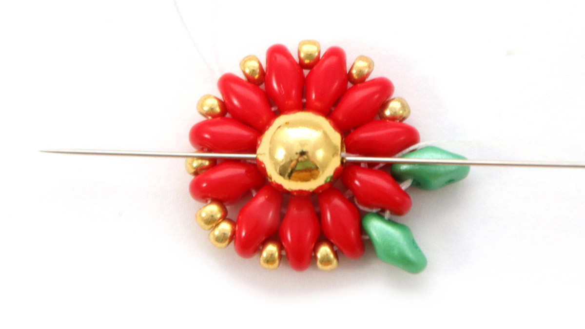 Pennarello di vetro con perline SuperDuo a forma di fiore natalizio fai da te : Tappa 8 Pennarello di vetro con perline SuperDuo a forma di fiore natalizio fai da te : Tappa 8