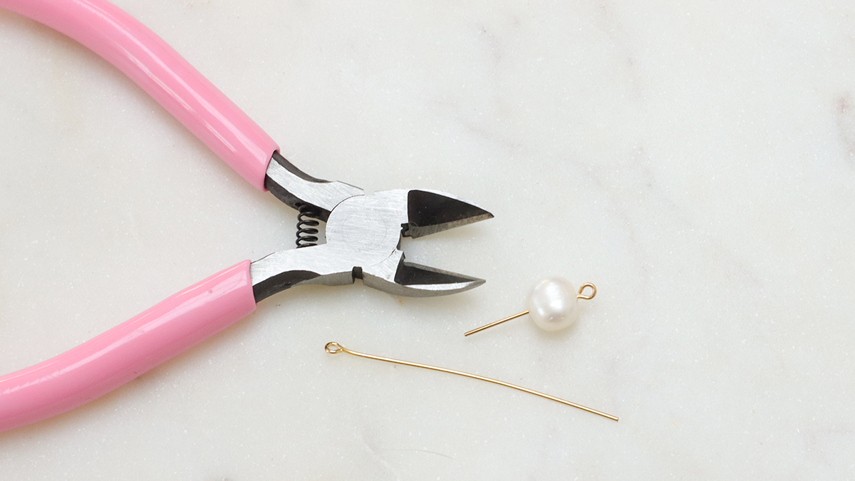 Orecchini pendenti con perle d'acqua dolce : Tappa 1 Orecchini pendenti con perle d'acqua dolce : Tappa 1
