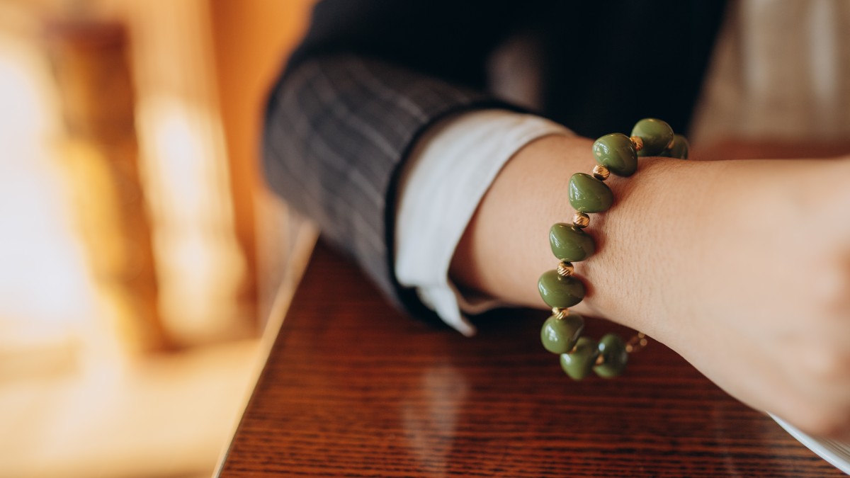 Schema Bracciale in resina kaki con perline Schema Bracciale in resina kaki con perline