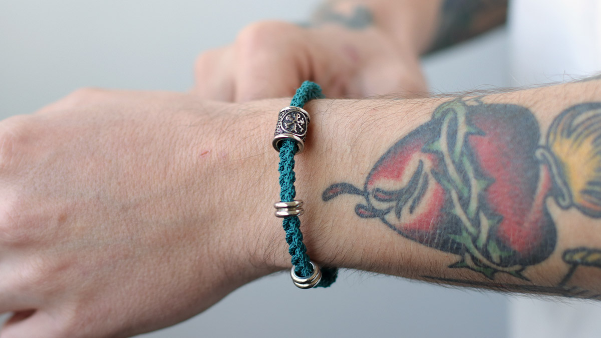 Schema Bracciale da uomo con ancora e treccia a quattro fili Schema Bracciale da uomo con ancora e treccia a quattro fili