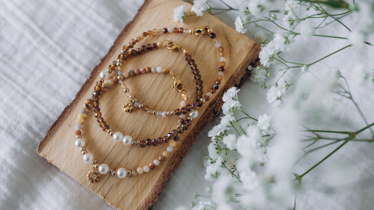 Schema Bracciali marroni con pietre naturali e perle sfaccettate Schema Bracciali marroni con pietre naturali e perle sfaccettate