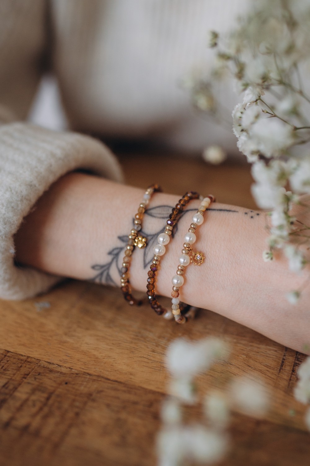 Schema Bracciali marroni con pietre naturali e perle sfaccettate Schema Bracciali marroni con pietre naturali e perle sfaccettate