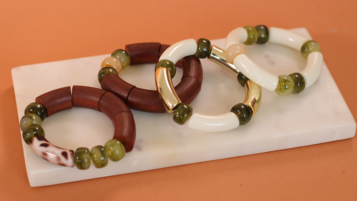 Bracciali con perline tubolari curve leopardate e kaki : Tappa 3 Bracciali con perline tubolari curve leopardate e kaki : Tappa 3