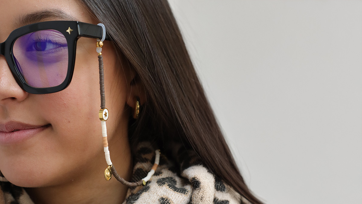 Cordoncino per occhiali con perline heishi di colore moka mousse Cordoncino per occhiali con perline heishi di colore moka mousse