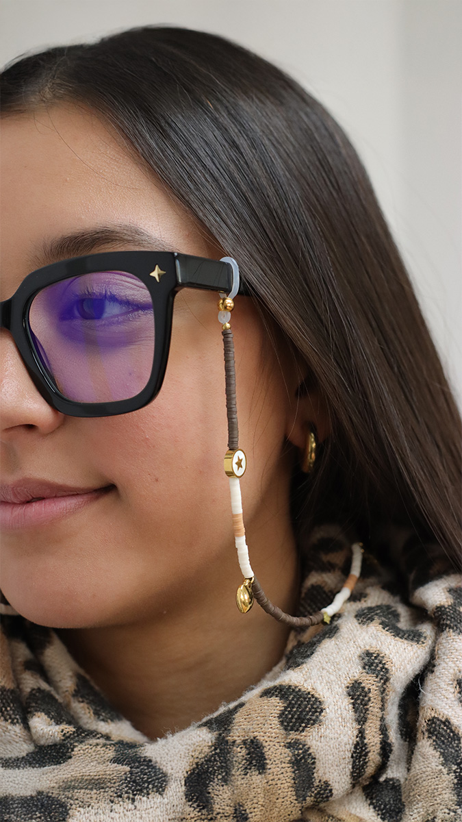 Schema Cordoncino per occhiali con perline heishi di colore moka mousse Schema Cordoncino per occhiali con perline heishi di colore moka mousse