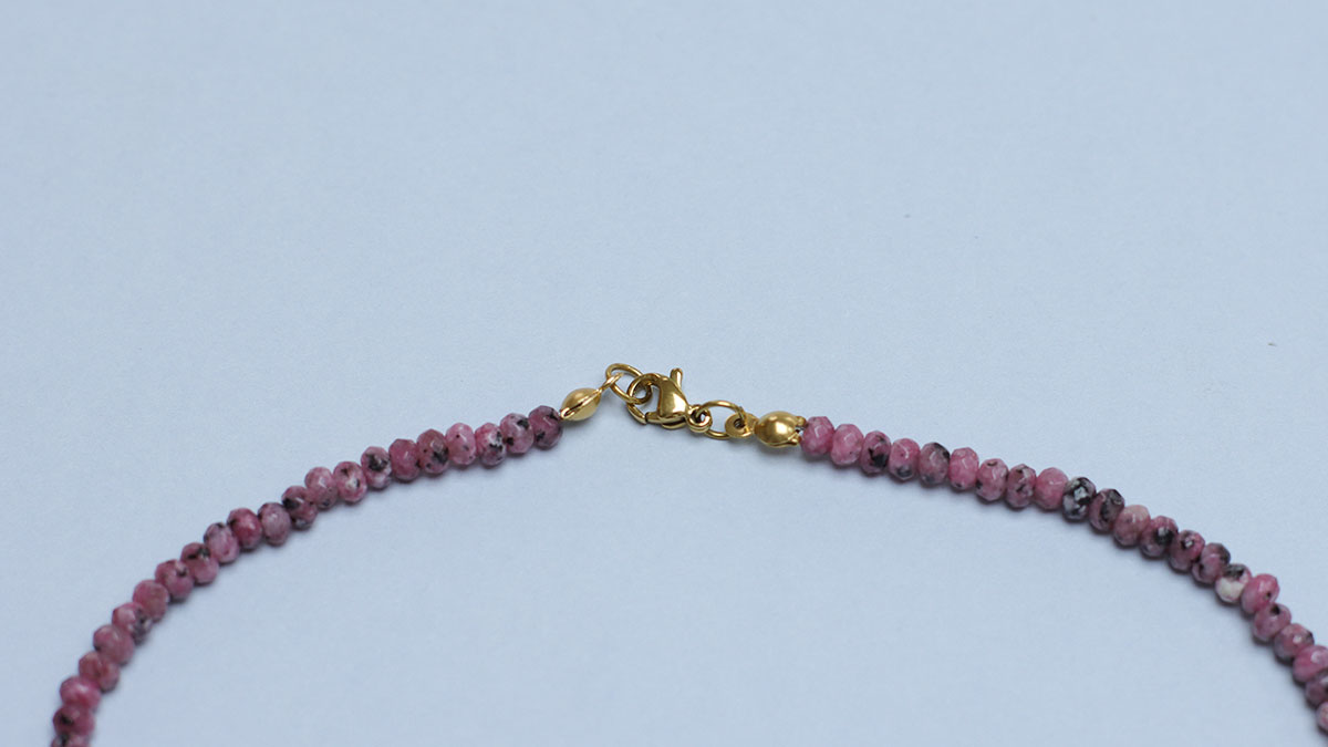 Collana a due file di pietre naturali : Tappa 5 Collana a due file di pietre naturali : Tappa 5