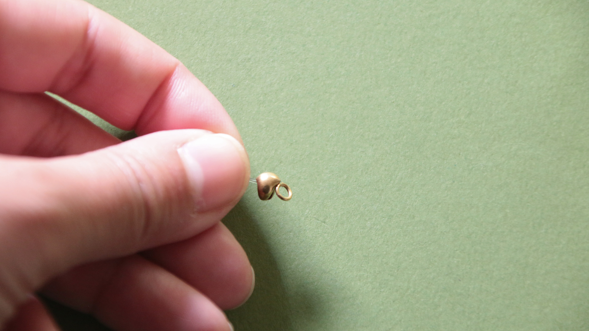 Bracciale rosa con perline in resina e ciondolo a forma di fiore : Tappa 3 Bracciale rosa con perline in resina e ciondolo a forma di fiore : Tappa 3